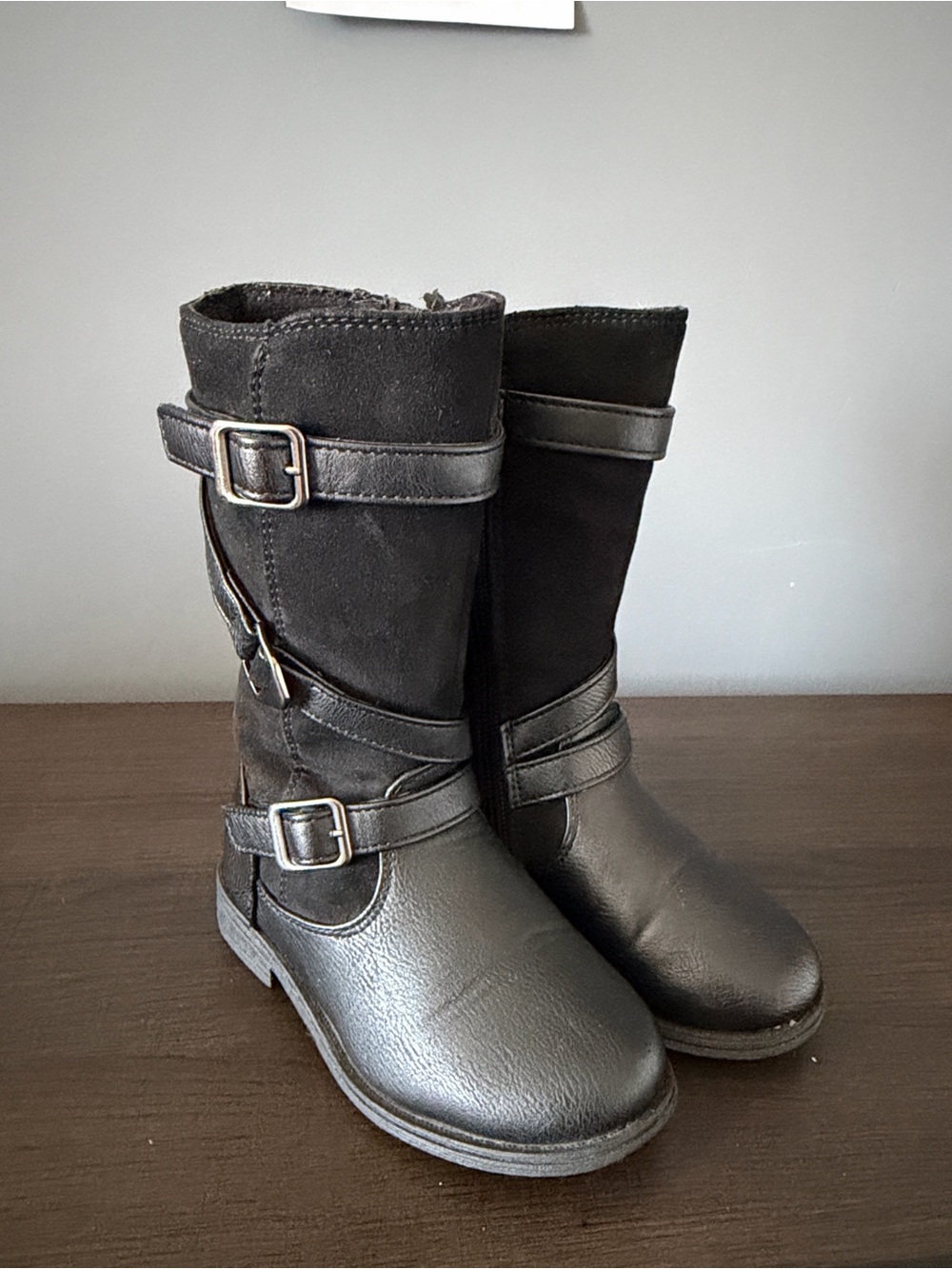Synthetic leather boot for girls